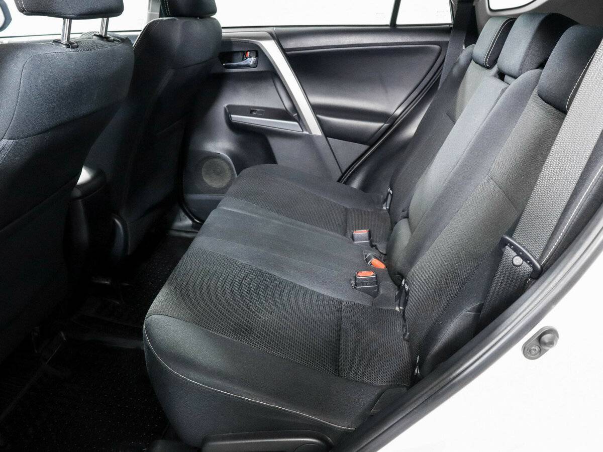 Купить Toyota RAV4 с пробегом. Фото: #6