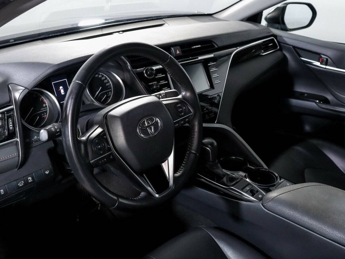 Купить Toyota Camry с пробегом. Фото: #11