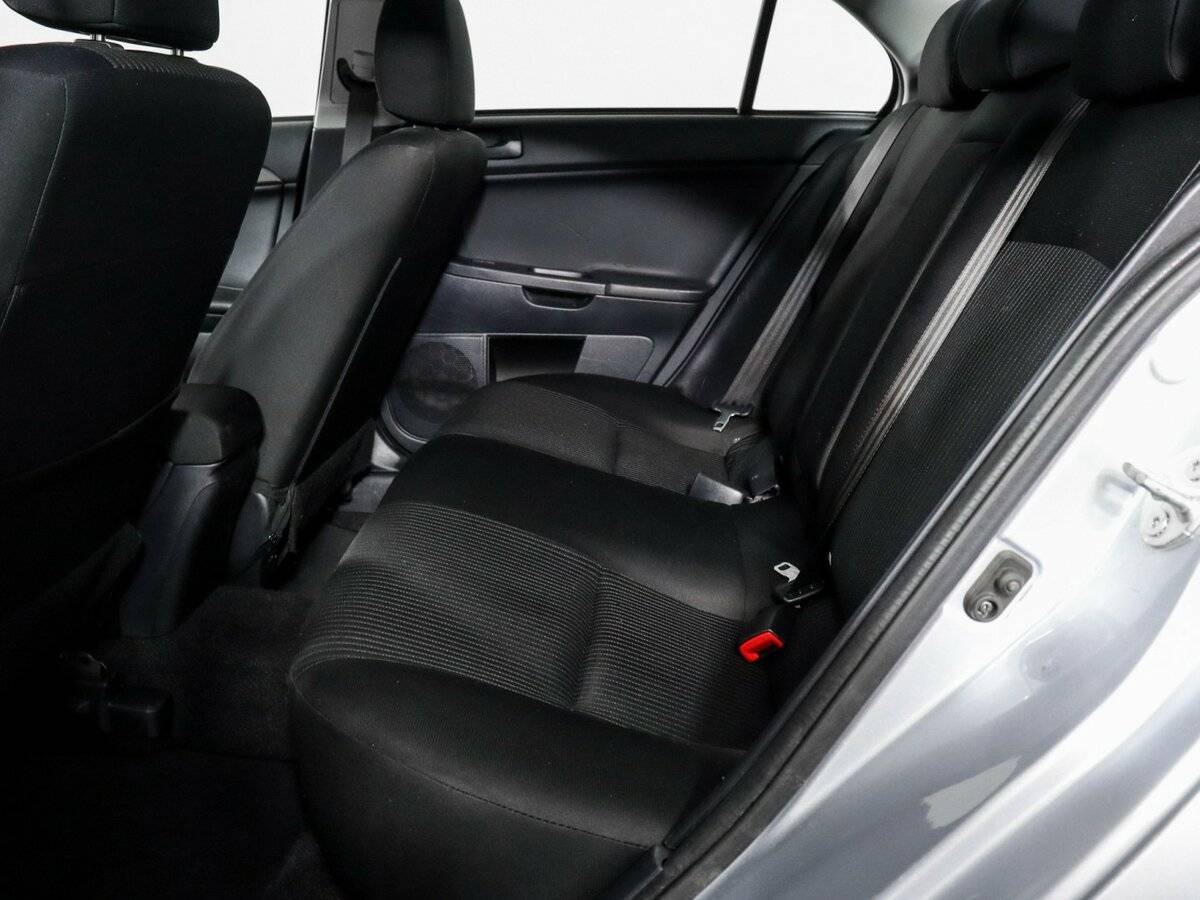 Купить Mitsubishi Lancer с пробегом. Фото: #8