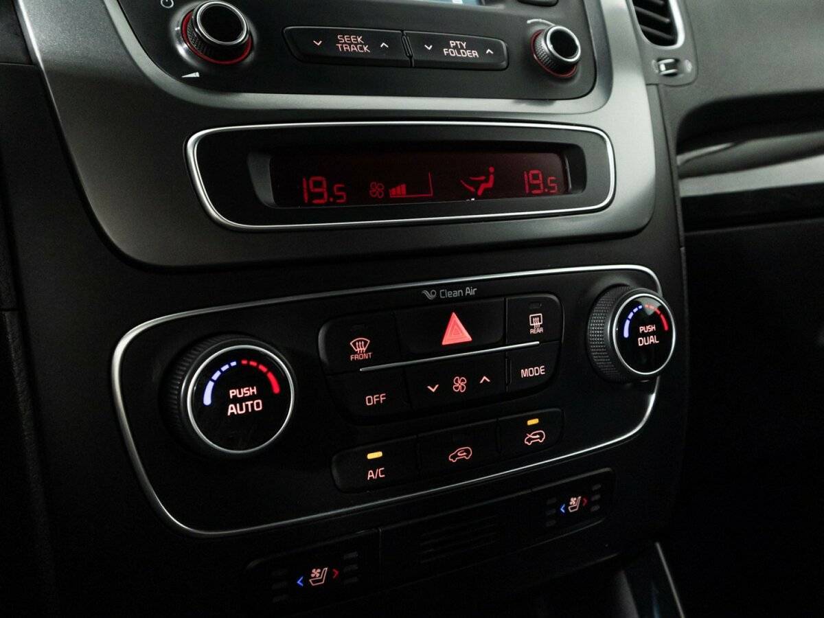 Купить Kia Sorento с пробегом. Фото: #12