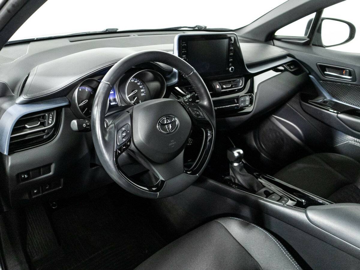 Купить Toyota C-HR с пробегом. Фото: #10