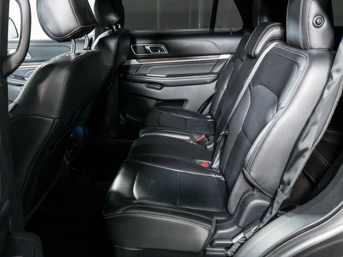 Купить Ford Explorer с пробегом. Фото: #9