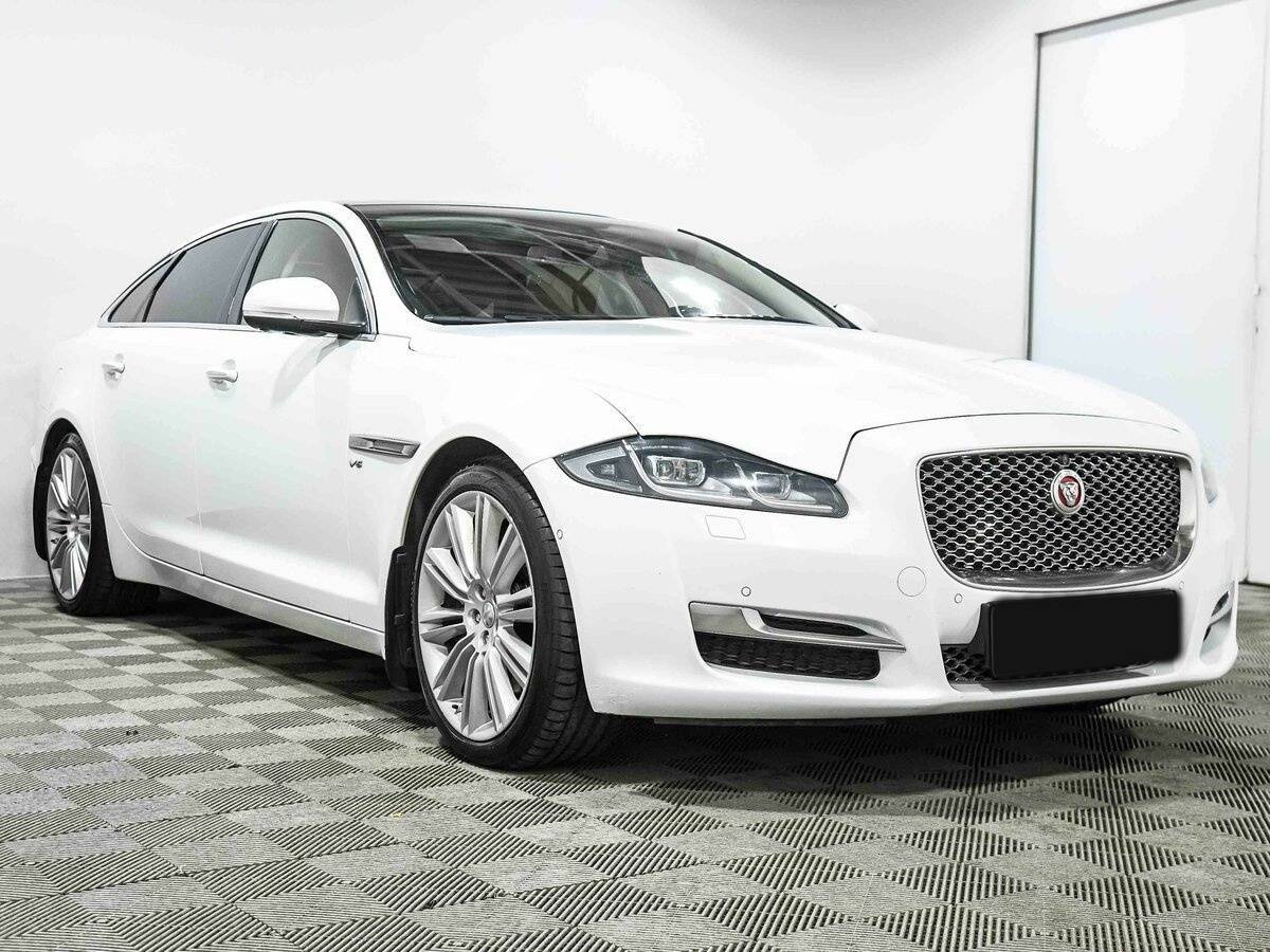 Купить Jaguar XJ с пробегом. Фото: #2