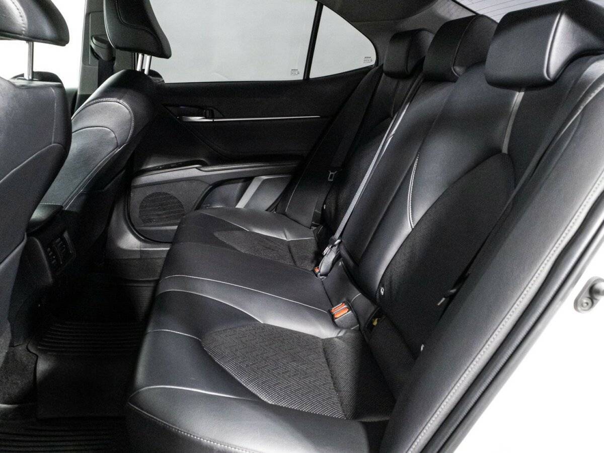 Купить Toyota Camry с пробегом. Фото: #9