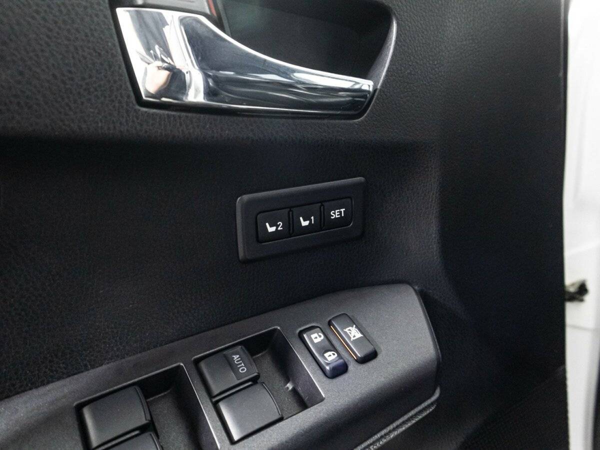 Купить Toyota RAV4 с пробегом. Фото: #17