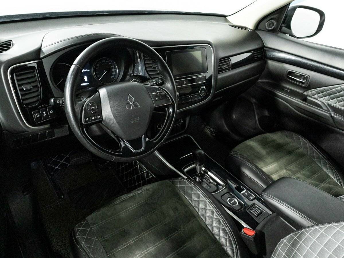 Купить Mitsubishi Outlander с пробегом. Фото: #10