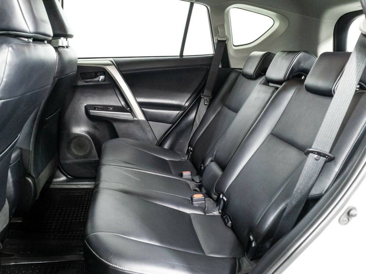 Купить Toyota RAV4 с пробегом. Фото: #9