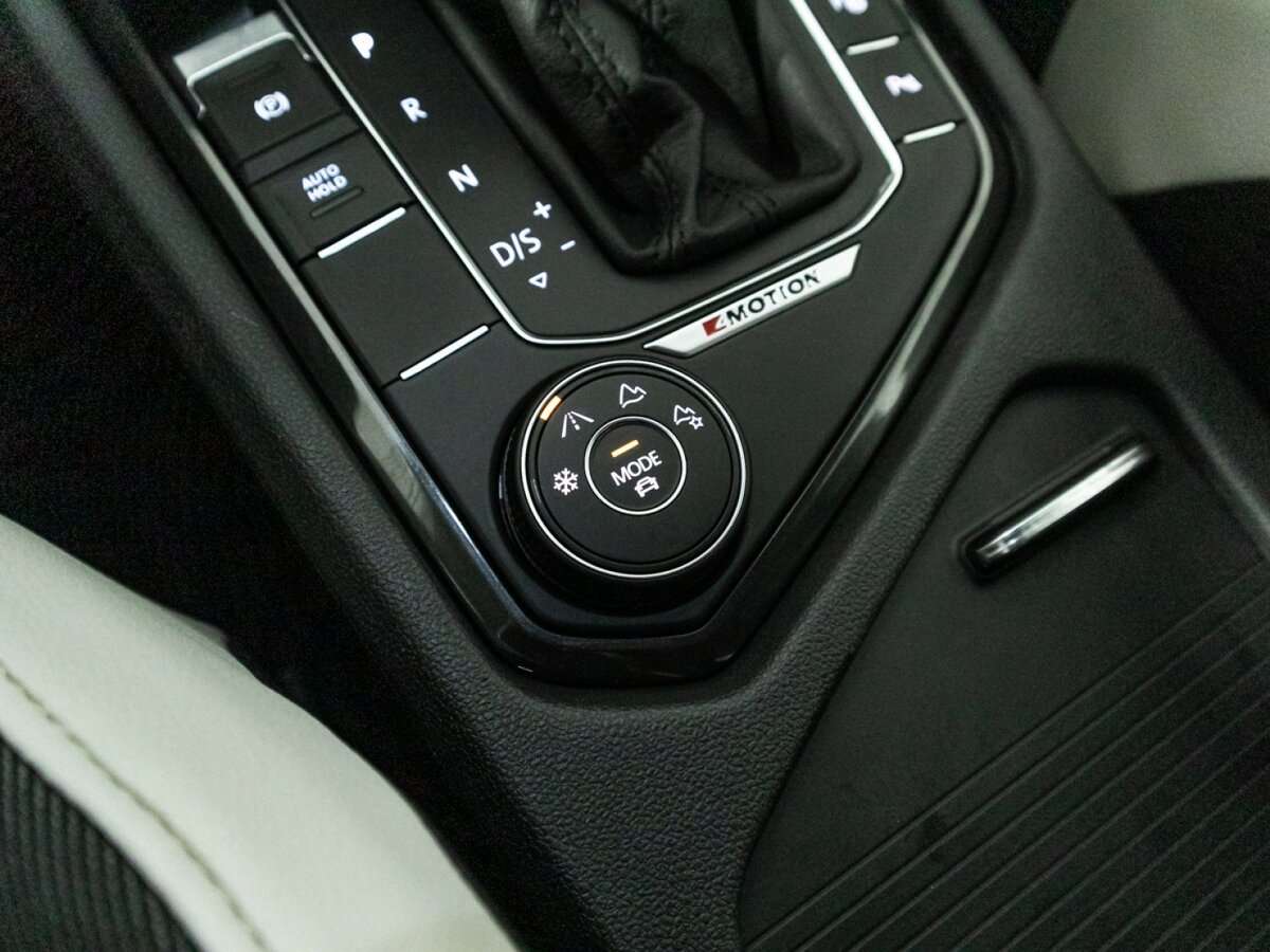 Купить Volkswagen Tiguan с пробегом. Фото: #17