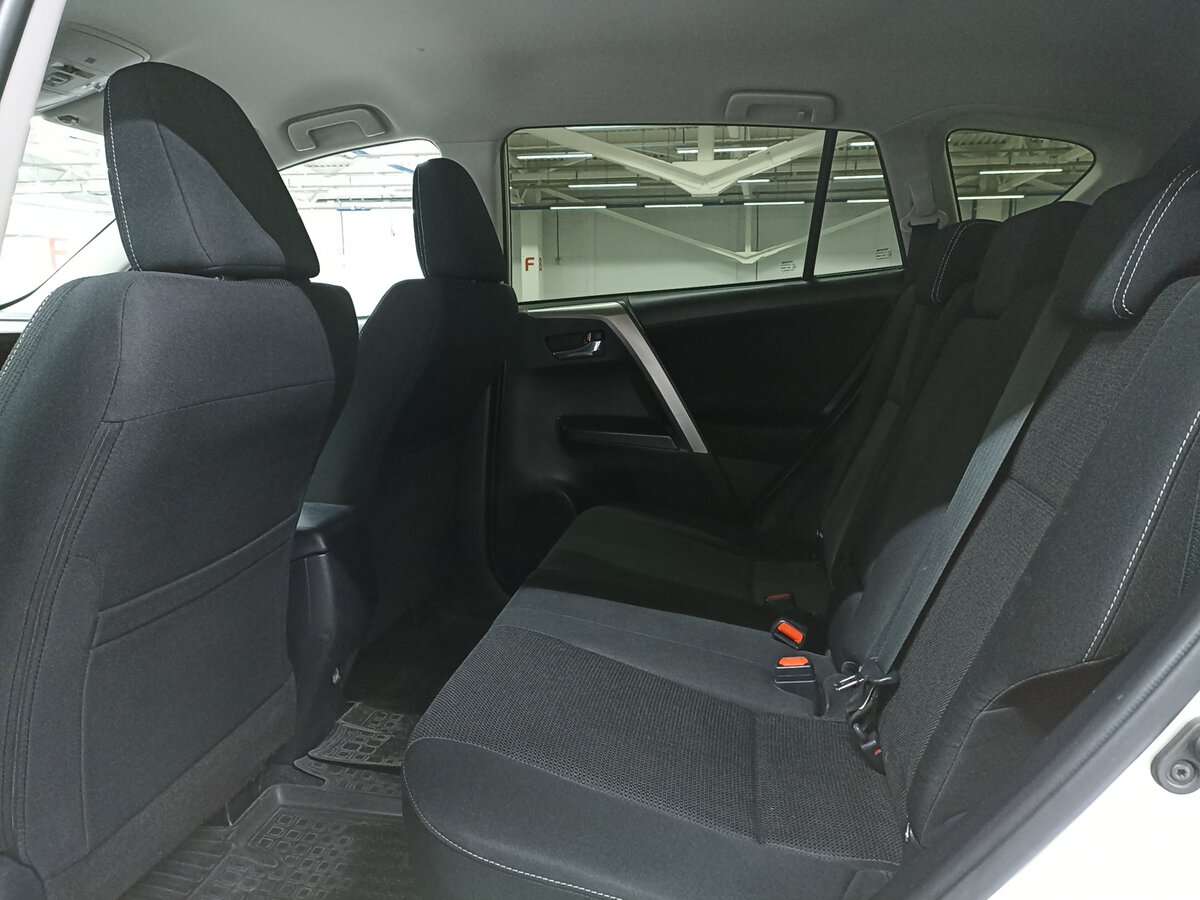 Купить Toyota RAV4 с пробегом. Фото: #11
