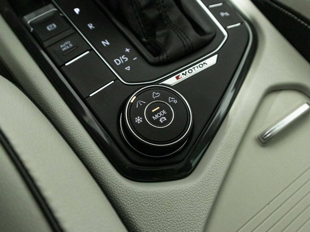 Купить Volkswagen Tiguan с пробегом. Фото: #17