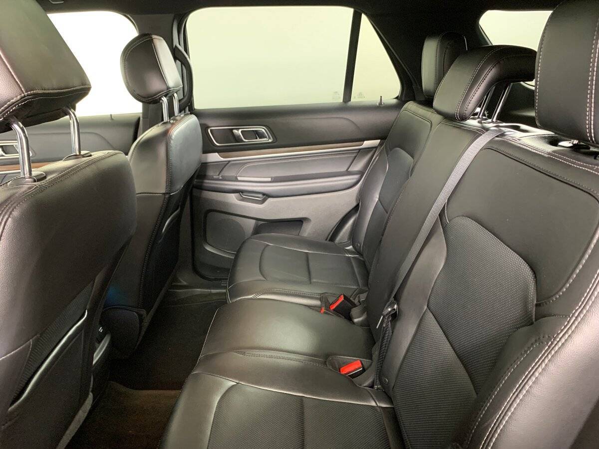 Купить Ford Explorer с пробегом. Фото: #18