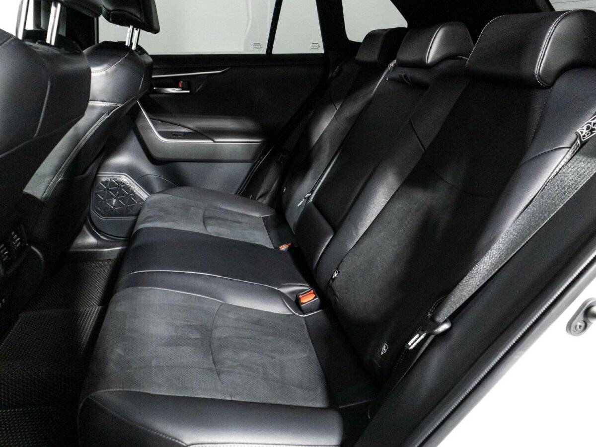 Купить Toyota RAV4 с пробегом. Фото: #9