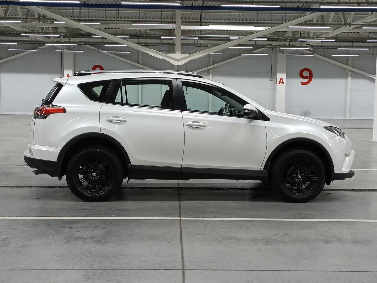 Купить Toyota RAV4 с пробегом. Фото: #3