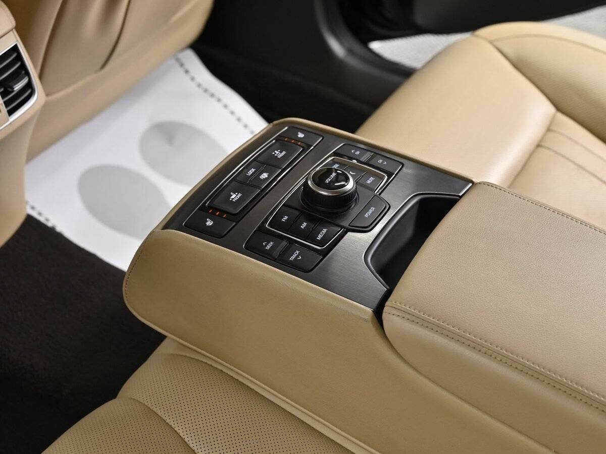 Купить Hyundai Genesis с пробегом. Фото: #18