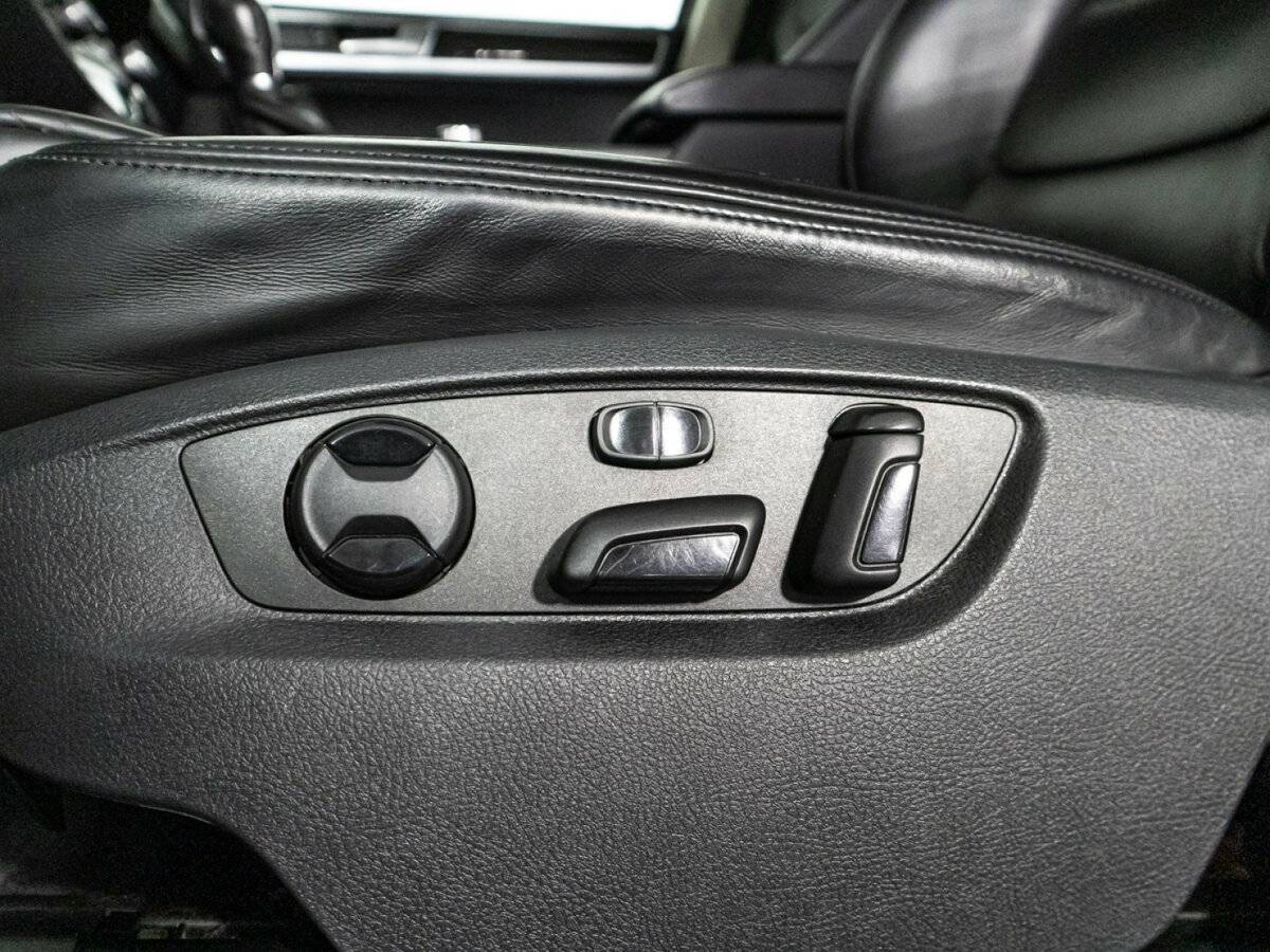 Купить Volkswagen Touareg с пробегом. Фото: #16