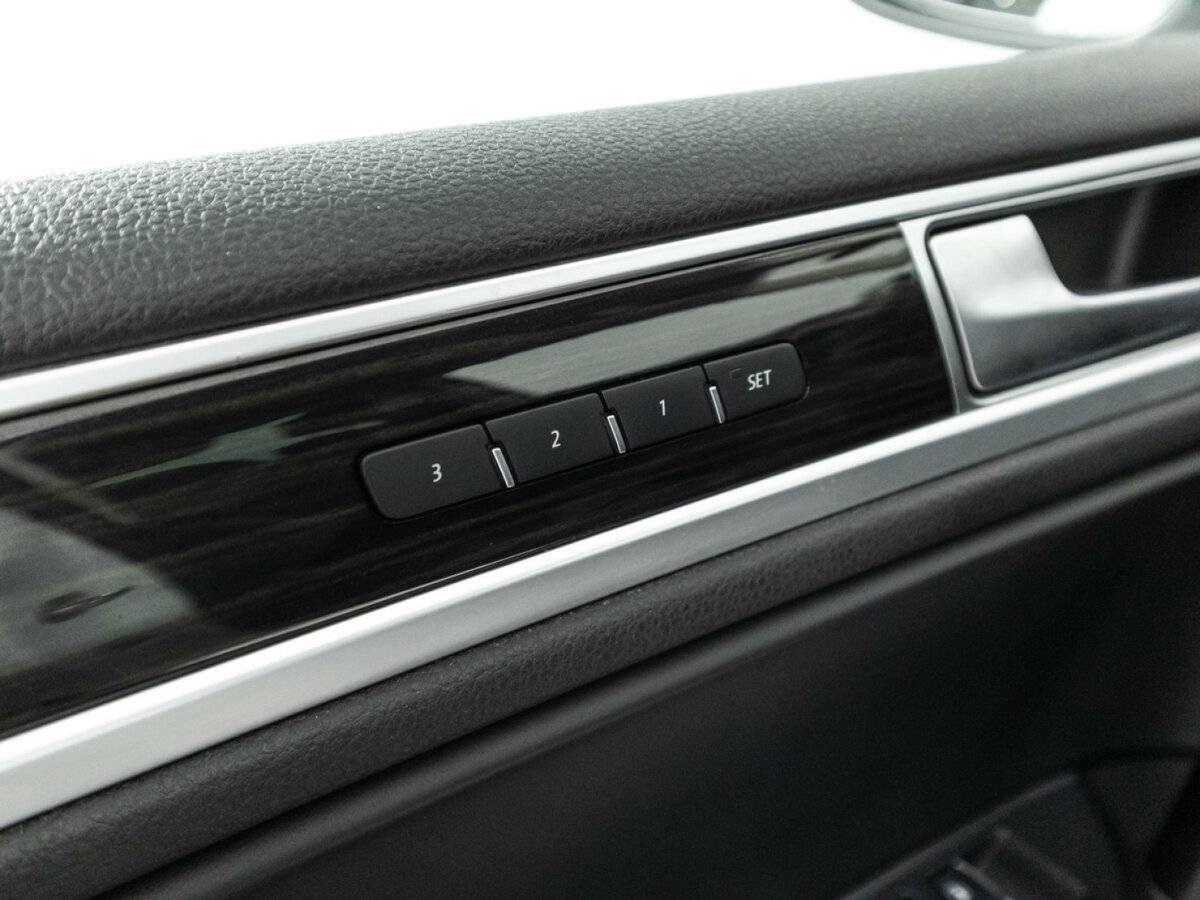 Купить Volkswagen Touareg с пробегом. Фото: #17