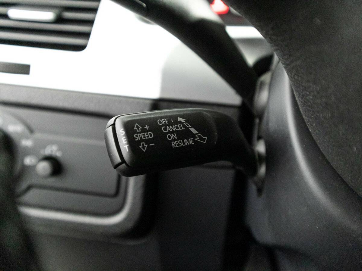 Купить Volkswagen Touareg с пробегом. Фото: #22