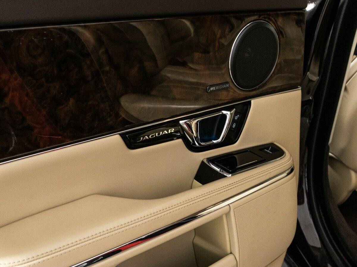 Купить Jaguar XJ с пробегом. Фото: #28