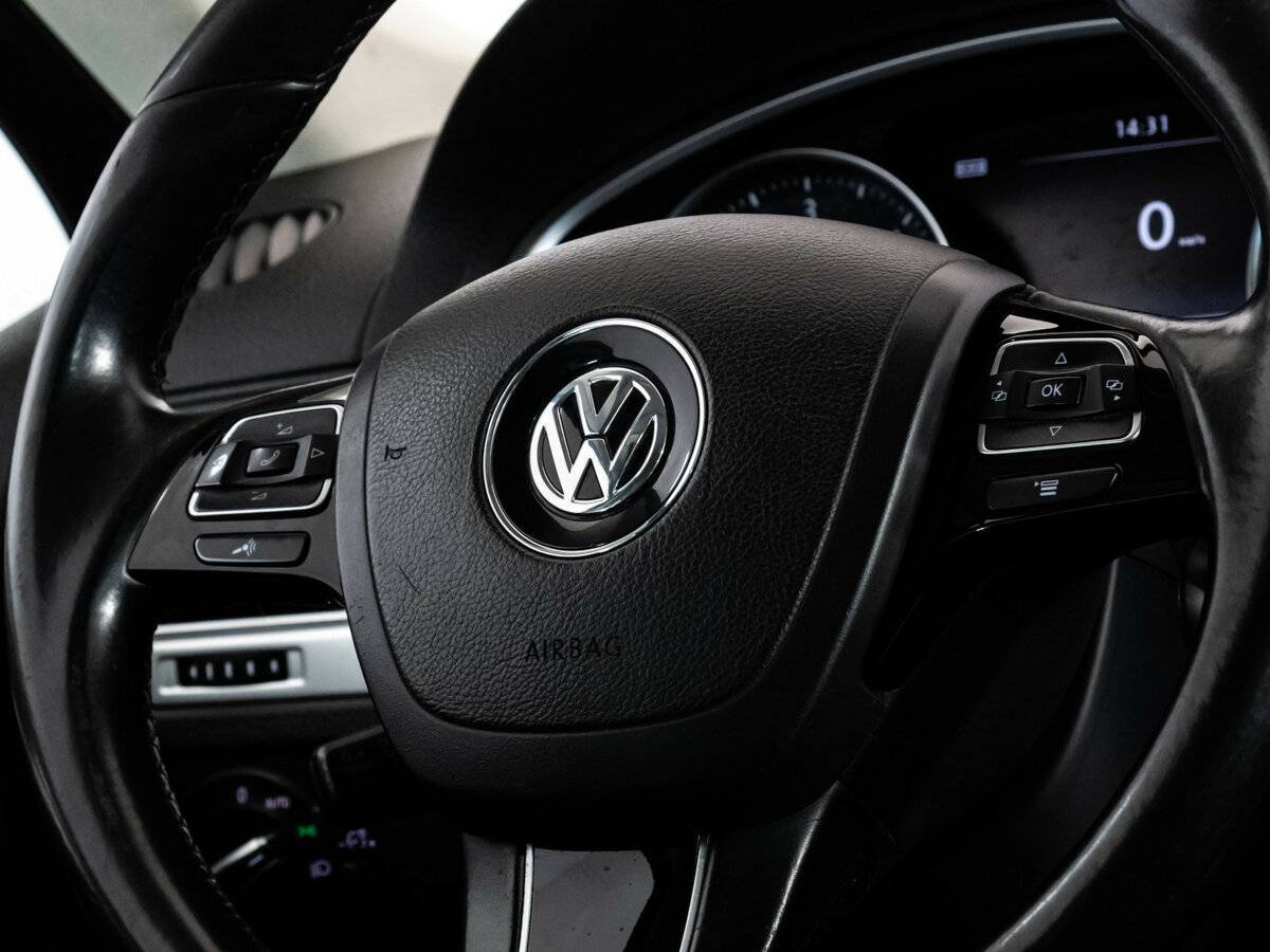 Купить Volkswagen Touareg с пробегом. Фото: #9