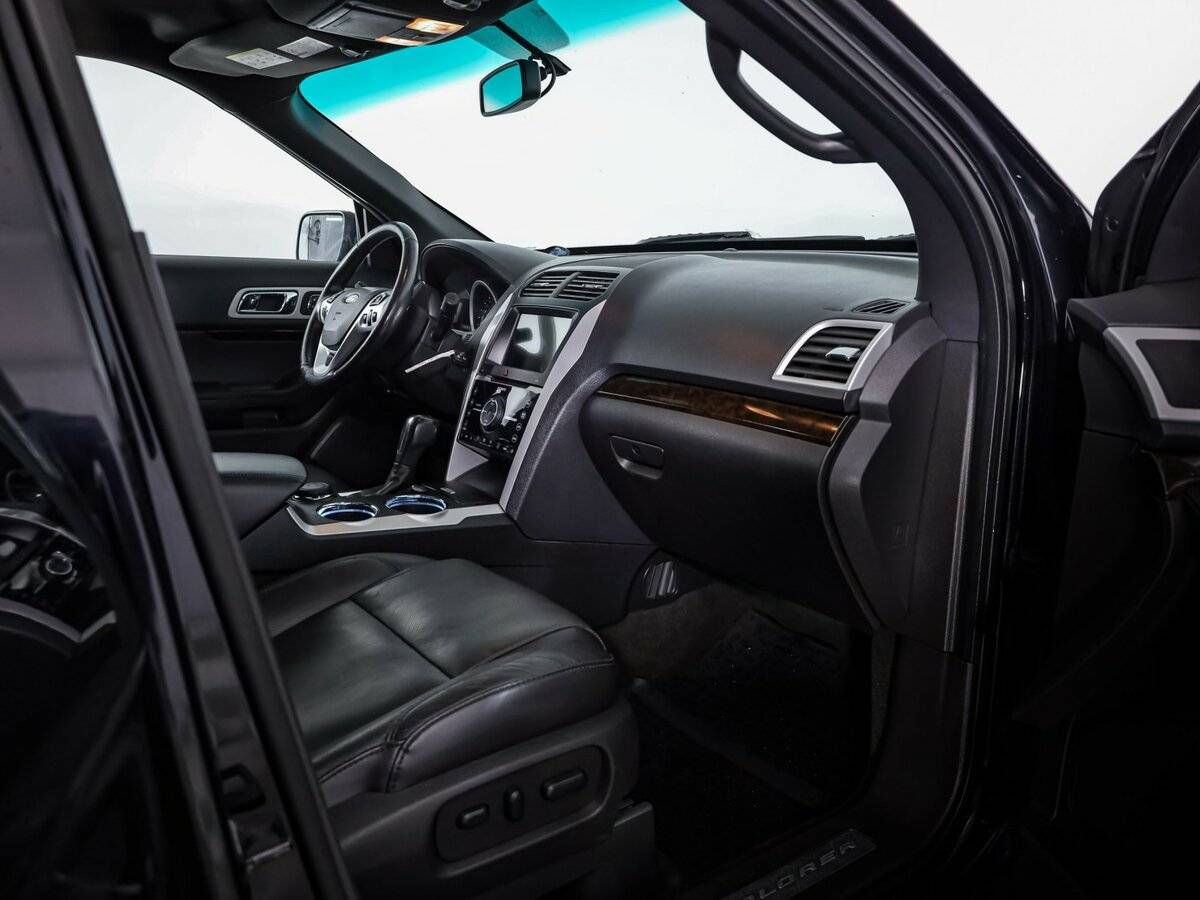 Купить Ford Explorer с пробегом. Фото: #23