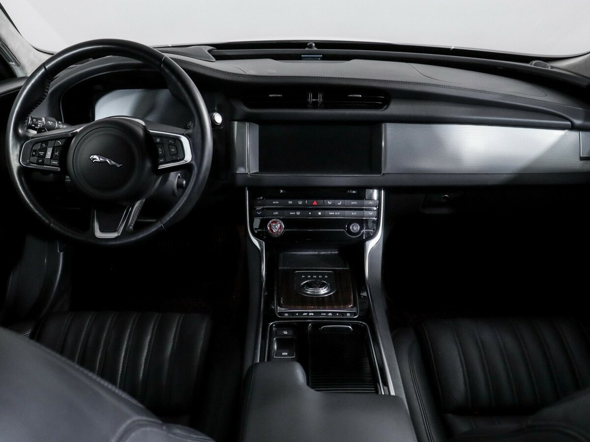 Купить Jaguar XF с пробегом. Фото: #9