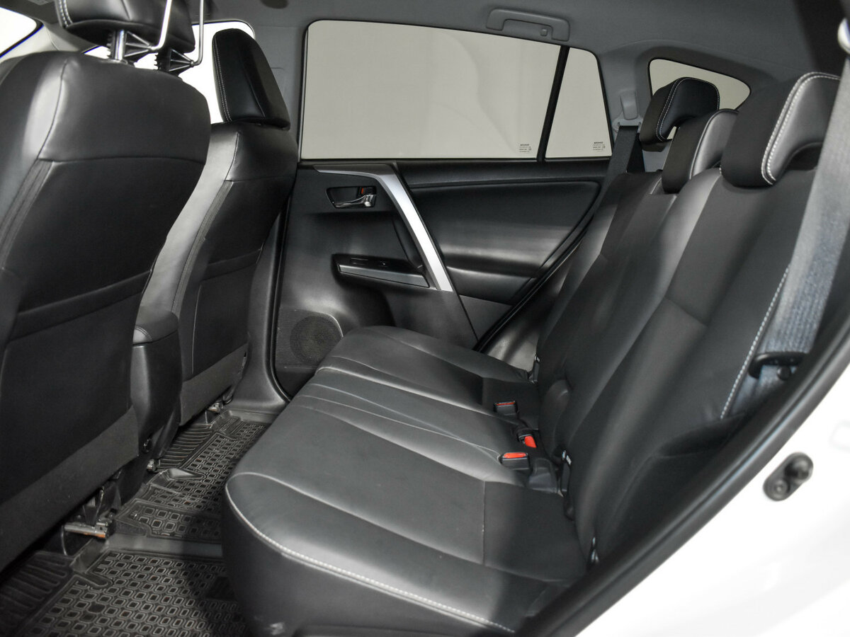 Купить Toyota RAV4 с пробегом. Фото: #10