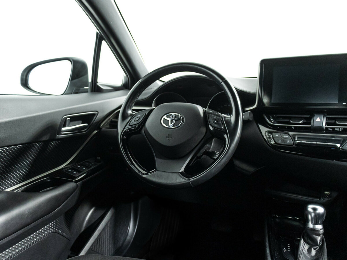 Купить Toyota C-HR с пробегом. Фото: #17