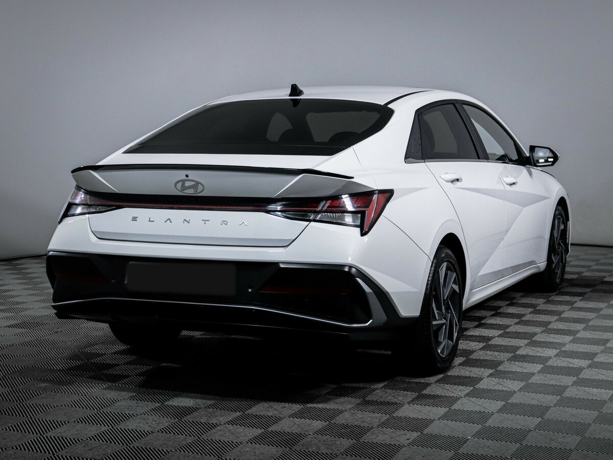 Купить Hyundai Elantra с пробегом. Фото: #3