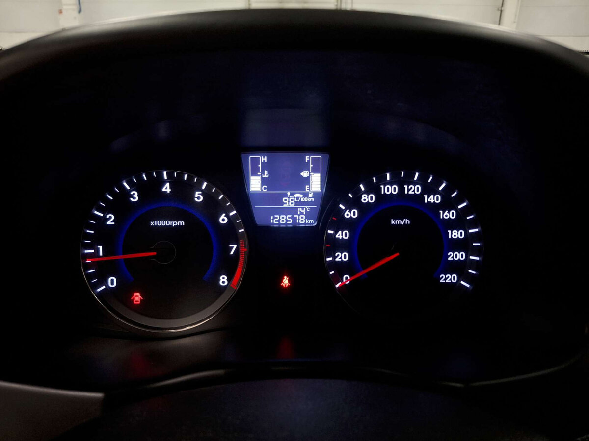 Купить Hyundai Solaris с пробегом. Фото: #12