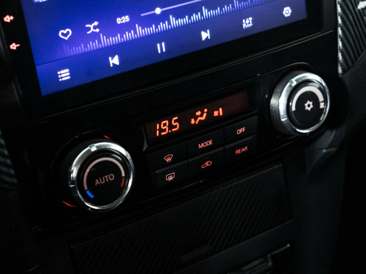 Купить Mitsubishi Pajero с пробегом. Фото: #15