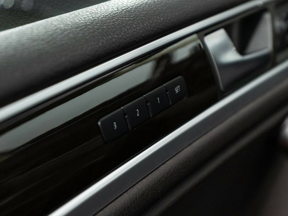 Купить Volkswagen Touareg с пробегом. Фото: #14