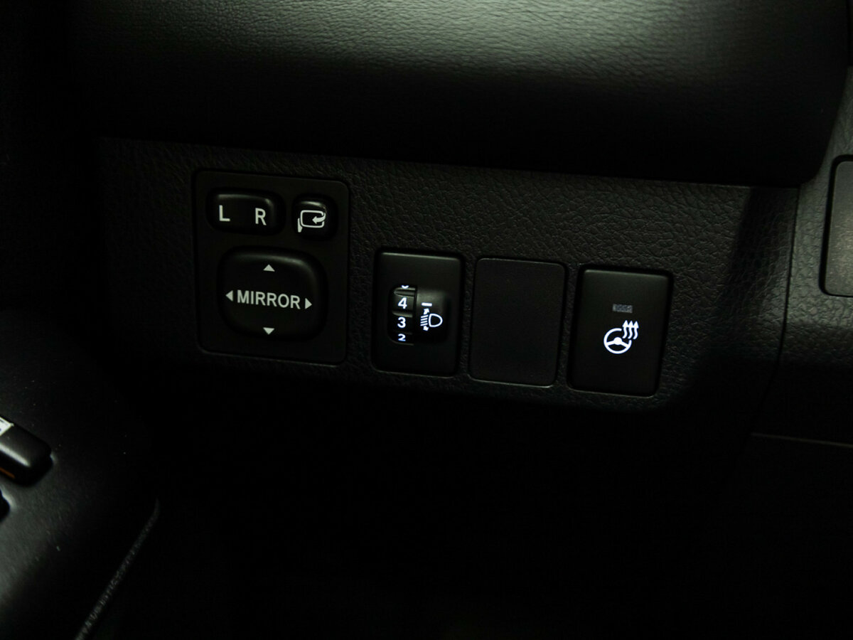 Купить Toyota RAV4 с пробегом. Фото: #17