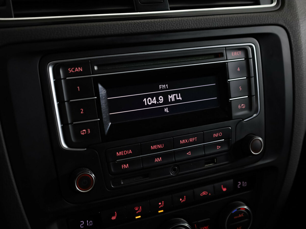 Купить Volkswagen Jetta с пробегом. Фото: #11