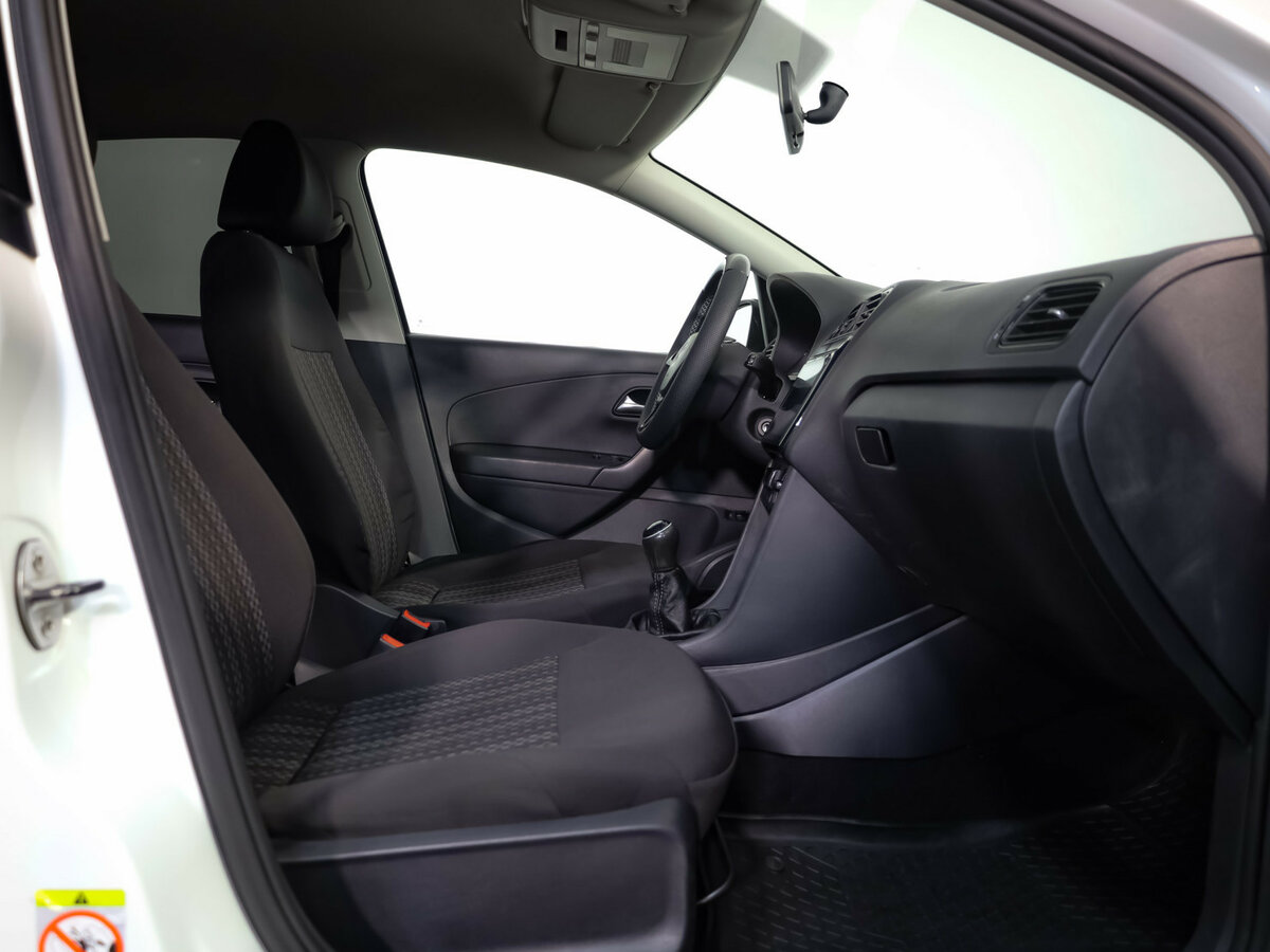 Купить Volkswagen Polo с пробегом. Фото: #14