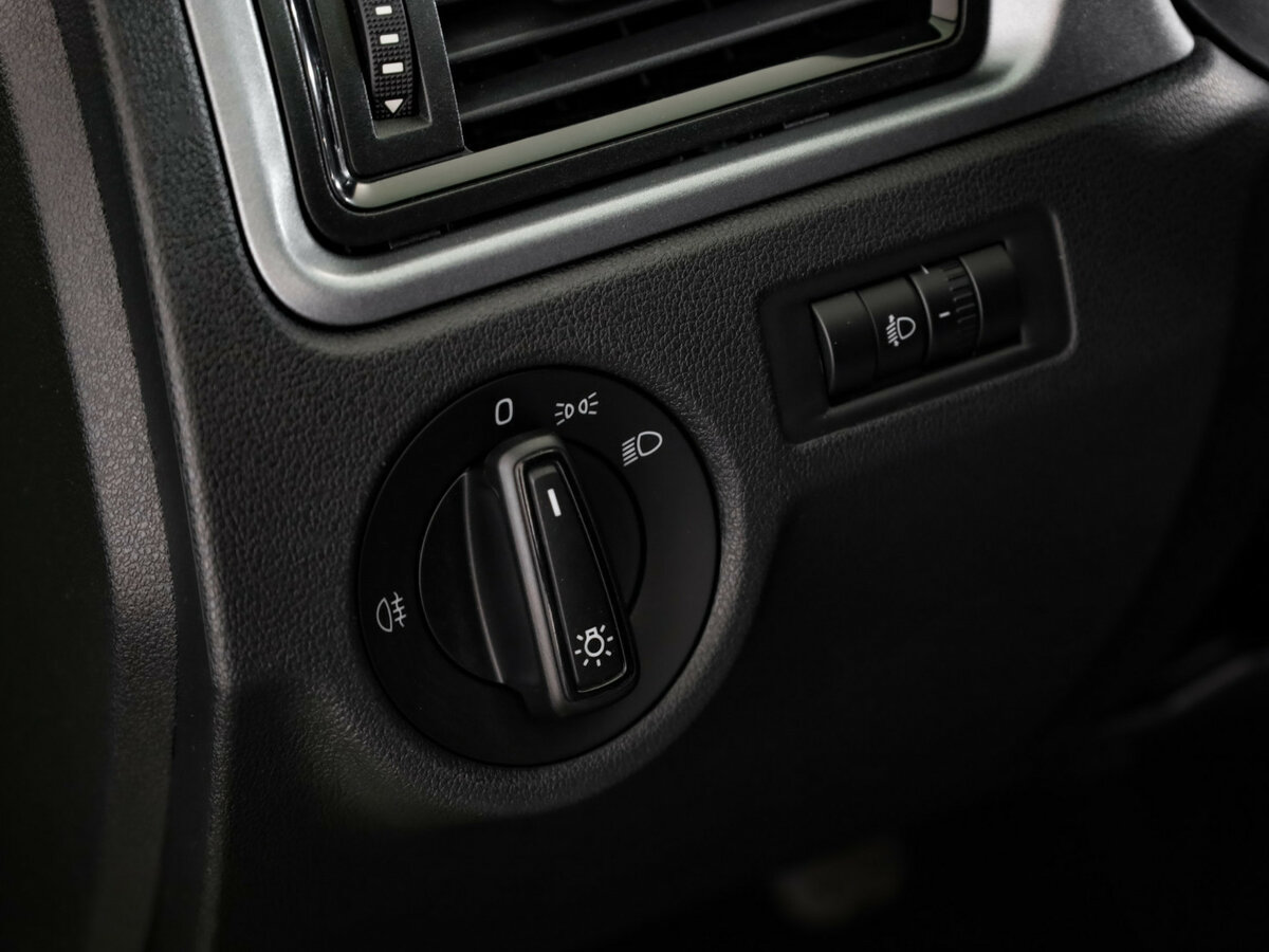 Купить Skoda Rapid с пробегом. Фото: #11