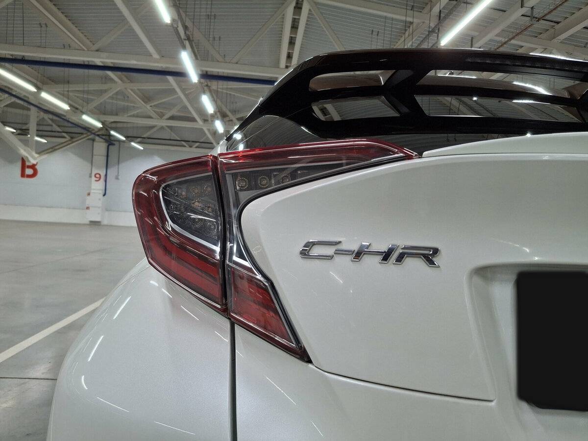 Купить Toyota C-HR с пробегом. Фото: #8
