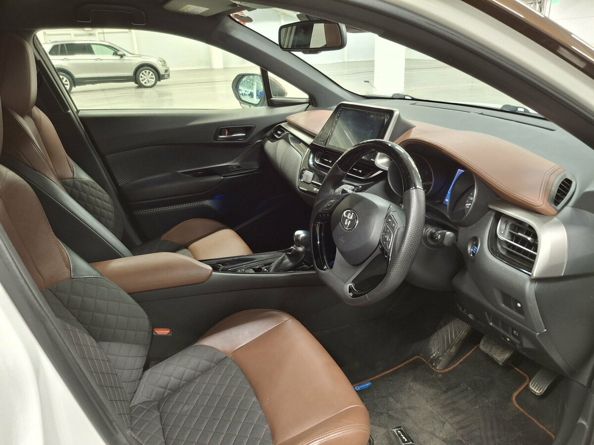 Купить Toyota C-HR с пробегом. Фото: #15