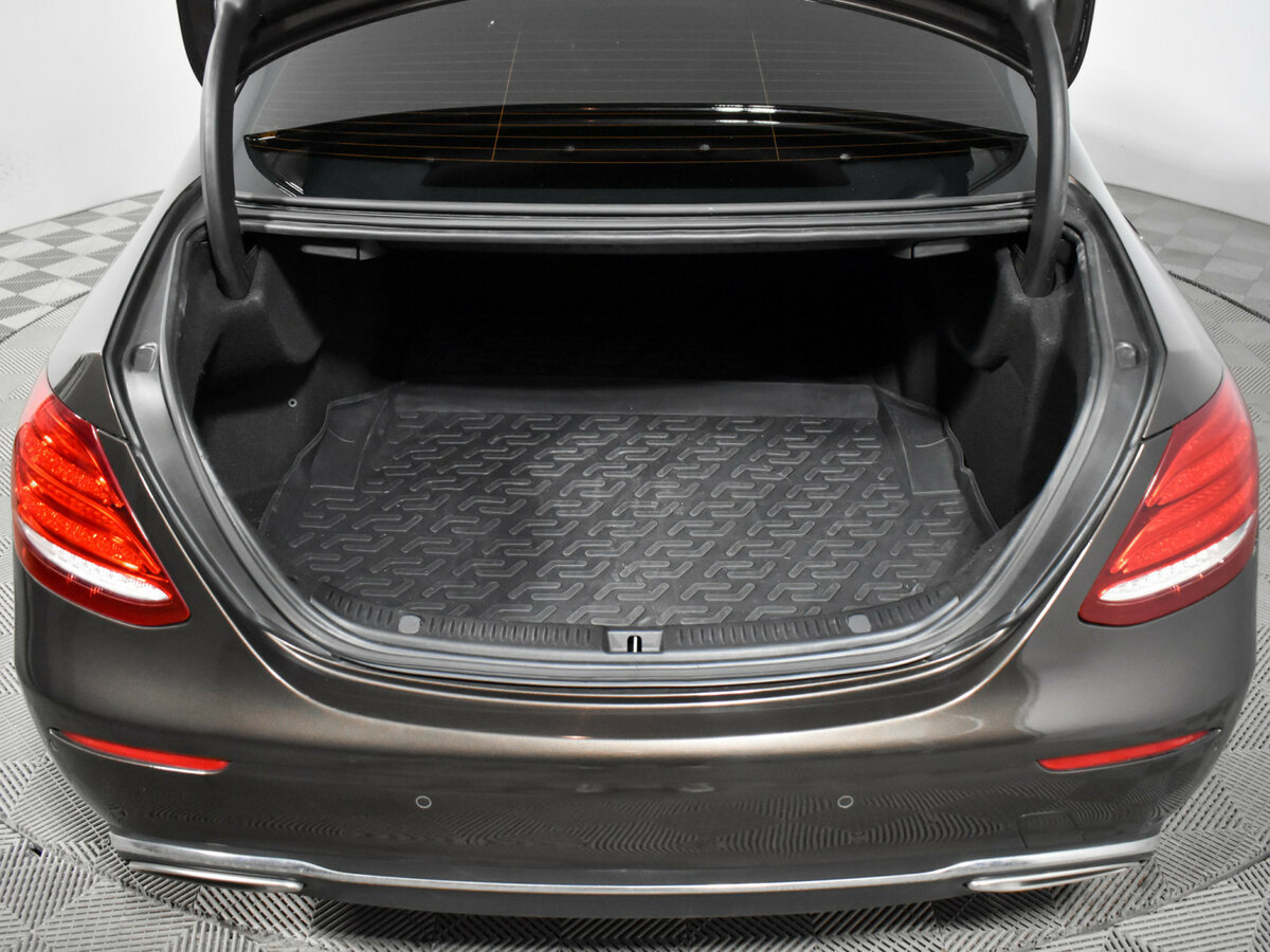 Купить Mercedes-Benz E-Класс с пробегом. Фото: #19