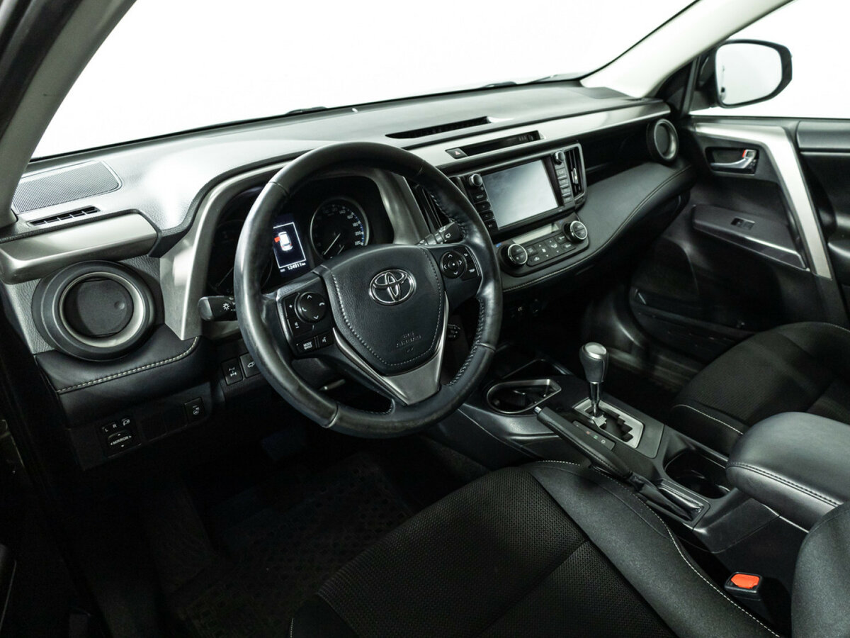 Купить Toyota RAV4 с пробегом. Фото: #8