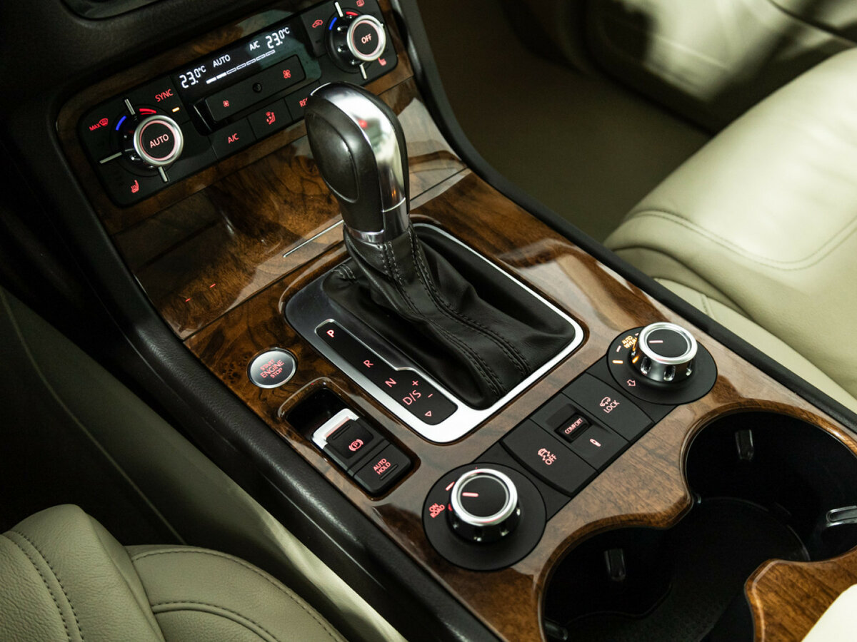 Купить Volkswagen Touareg с пробегом. Фото: #18