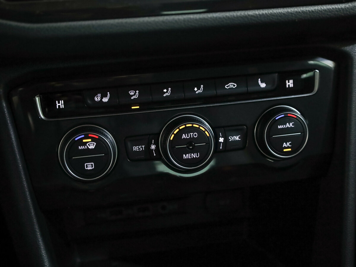 Купить Volkswagen Tiguan с пробегом. Фото: #17