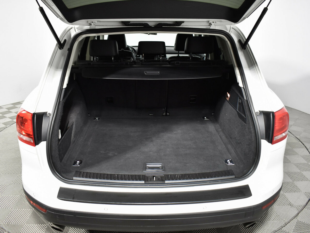 Купить Volkswagen Touareg с пробегом. Фото: #18