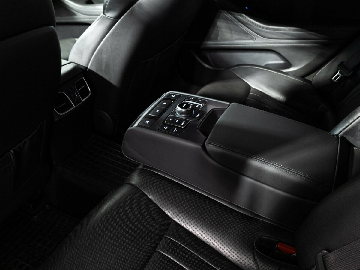 Купить Hyundai Genesis с пробегом. Фото: #16