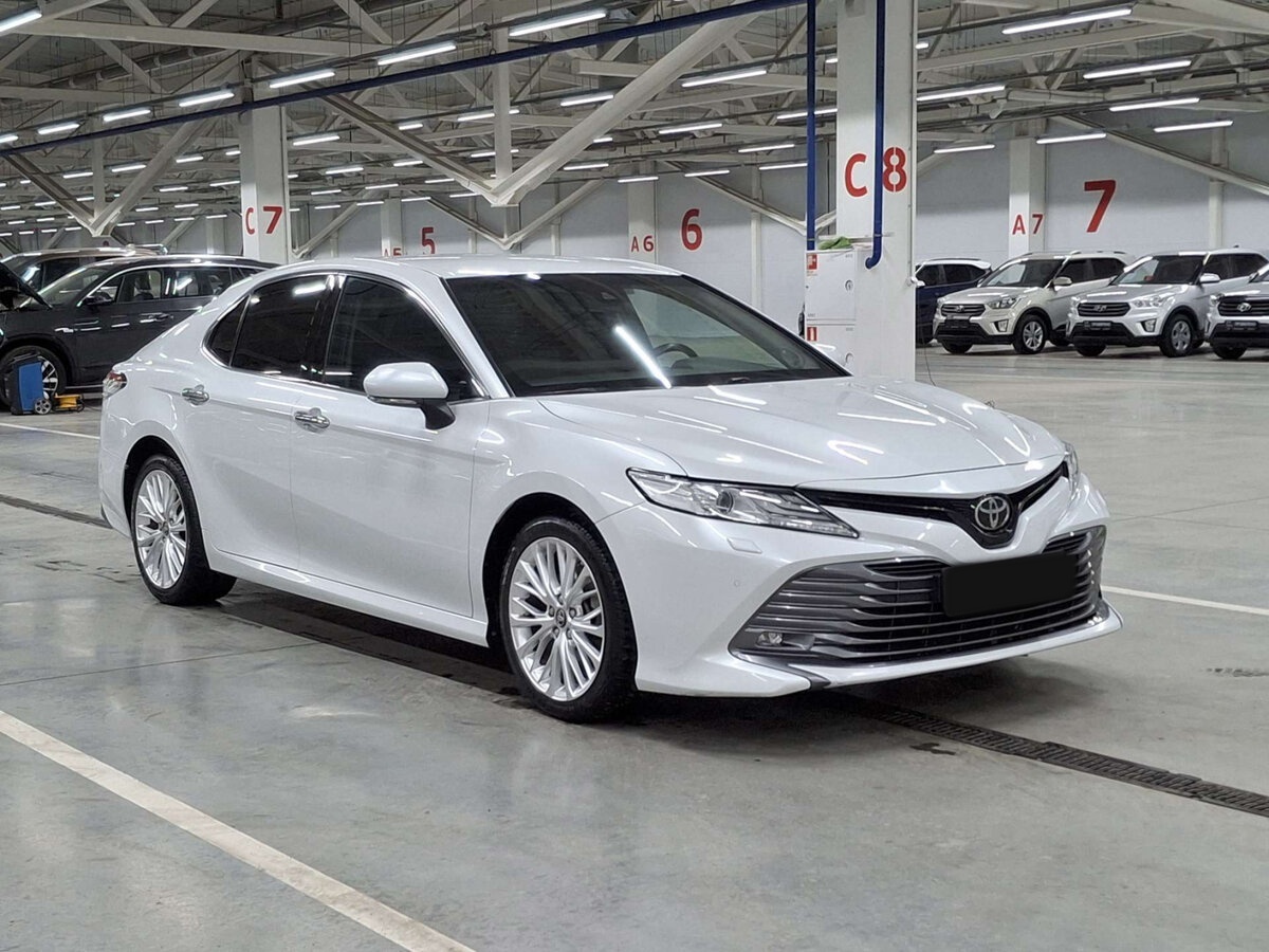 Купить Toyota Camry с пробегом. Фото: #2