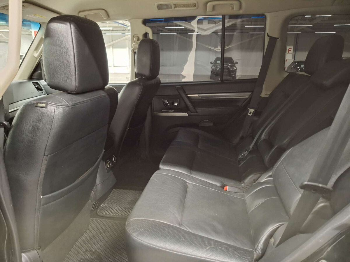 Купить Mitsubishi Pajero с пробегом. Фото: #11