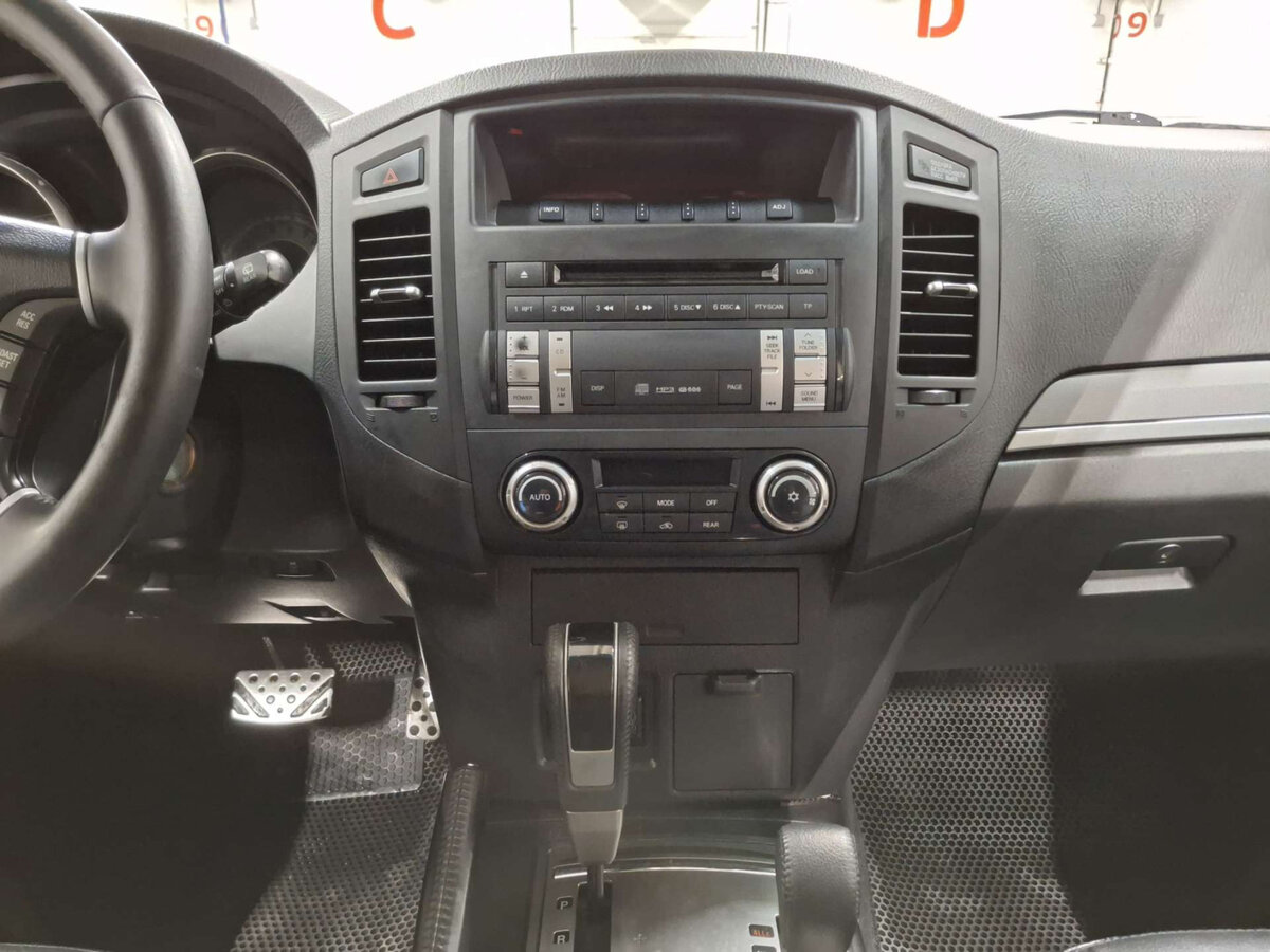 Купить Mitsubishi Pajero с пробегом. Фото: #14