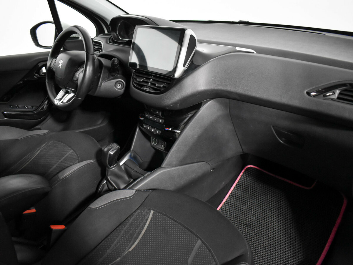 Купить Peugeot 208 с пробегом. Фото: #11