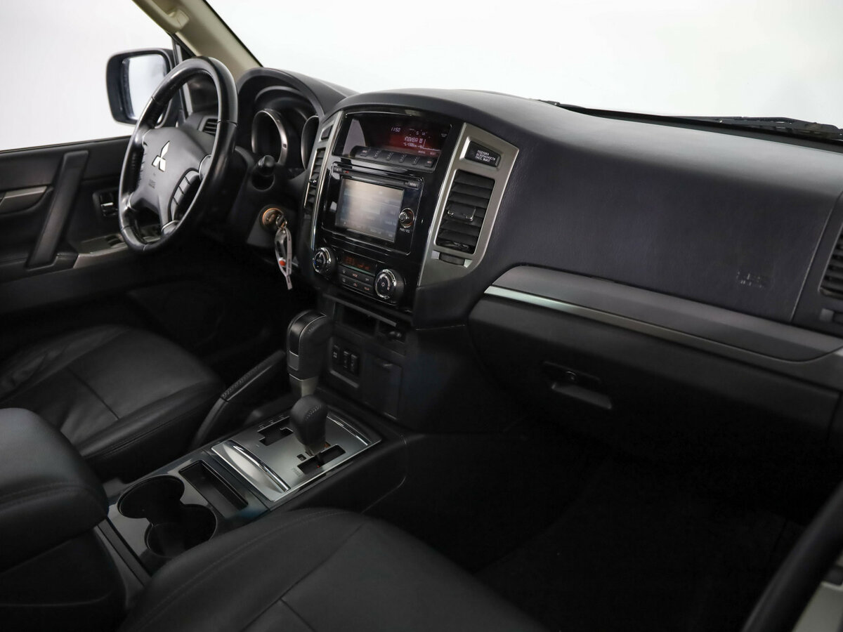 Купить Mitsubishi Pajero с пробегом. Фото: #17