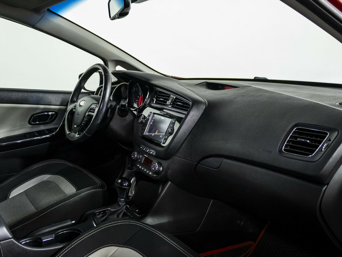 Купить Kia Ceed с пробегом. Фото: #8