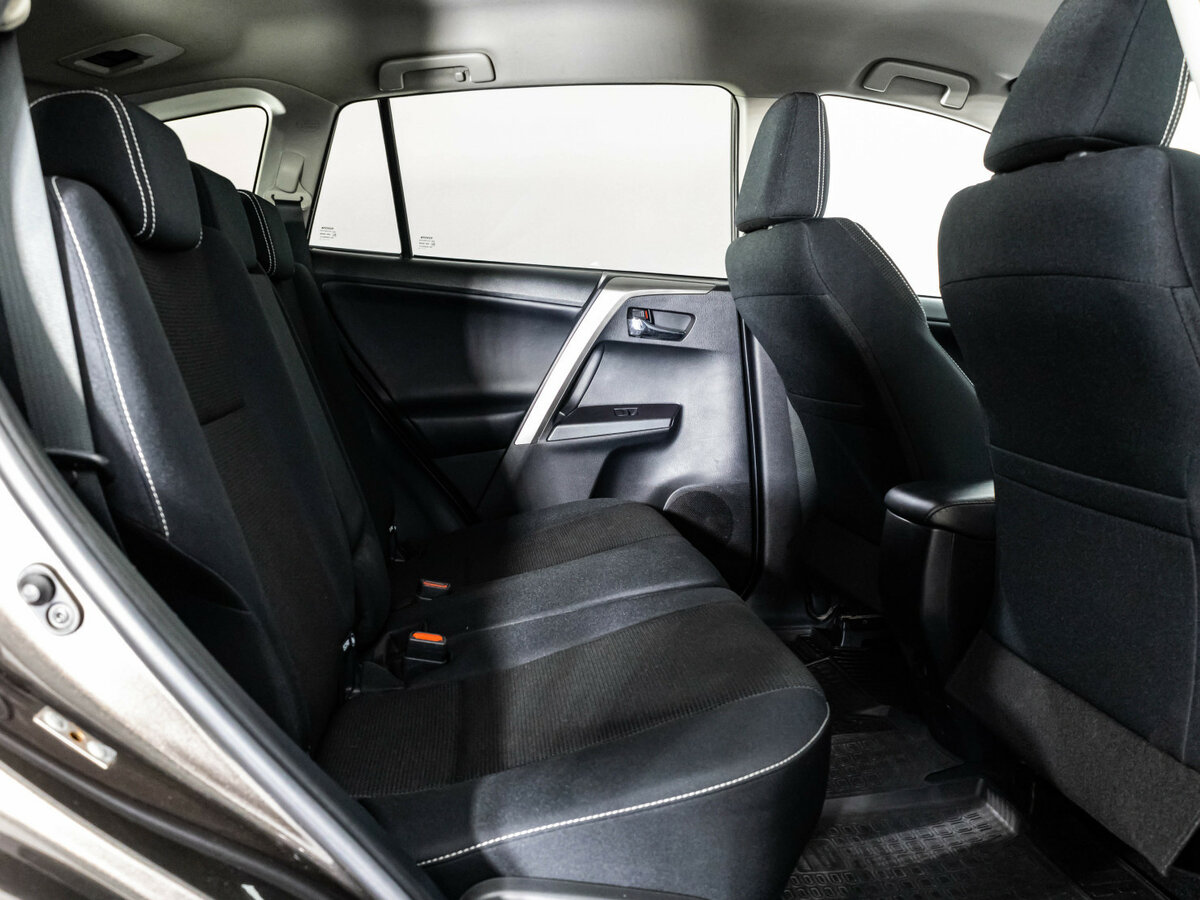 Купить Toyota RAV4 с пробегом. Фото: #15